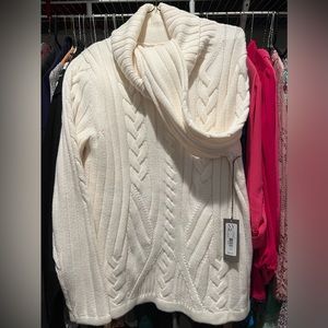 NY&CO “Eva Mendes” collection off white (sweater cow neck)